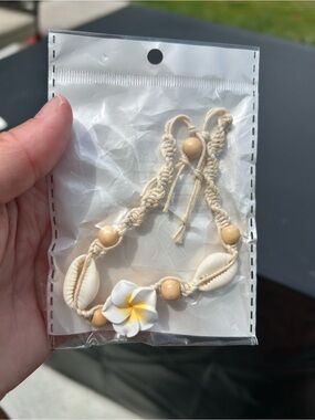 5/$25 Handmade Macramé Shell & Plumeria Anklet - Cream & Yellow